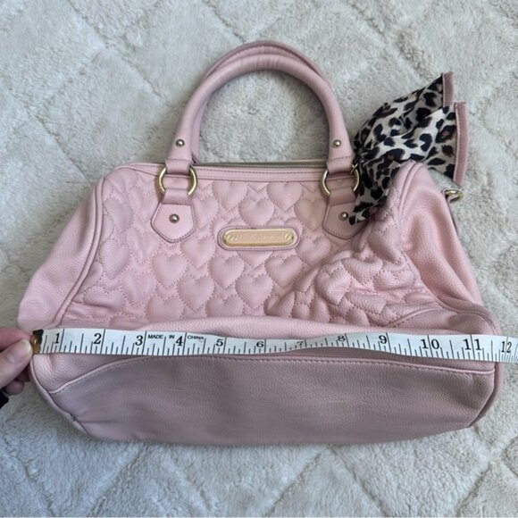 Betsey Johnson | Pink Quilted Heart Bowler Bag with Leopard Bow - Picture 14 of 15